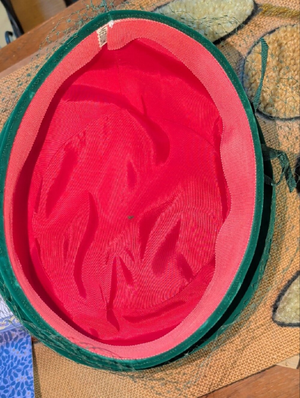 Mid Century Union Made Vintage Green Velvet Veiled Pillbox Hat - Picture 7 of 10
